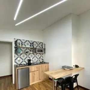  Apartamento Cerca Al Centro Comercial Santafe A105 By Roots Colombia