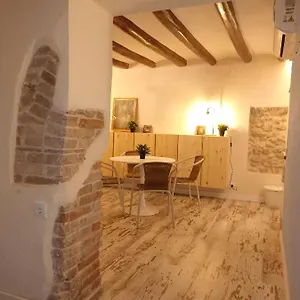 Petra -old With Terrace And Barbecue- Appartement